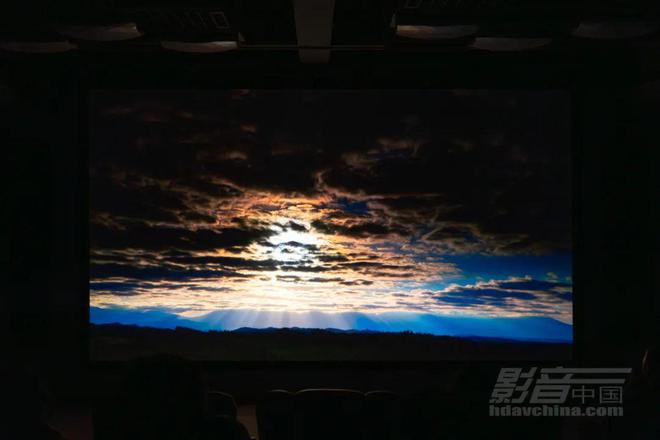 品鉴会全国巡展落地上海——索尼新品品鉴会上海站成功举办pg电子免费模拟器【活动】把影院带回家索尼家用投影P9(图3)
